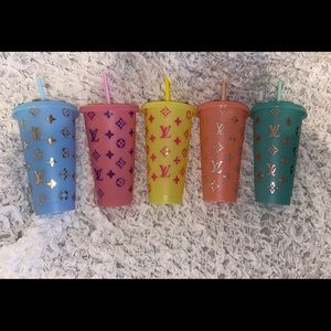 Color changing cups